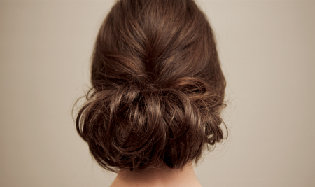 "Easy Styler: The Savior for Clumsy Self-Hairdressers for Bridal and Party Hairstyles!"にて紹介している画像
