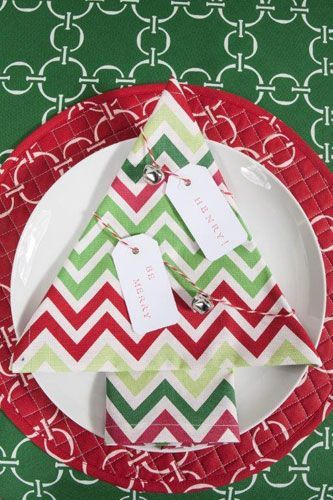 "Add a Touch of Glamour to Your Table: Introducing Perfect 'Decorative Napkins' for Christmas!"にて紹介している画像