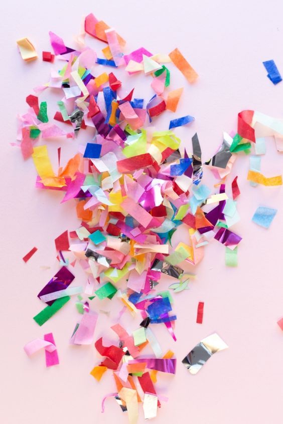 Beautiful Fluttering Paper Snowflakes: 10 Adorable Moments of Confetti at Weddings♡にて紹介している画像