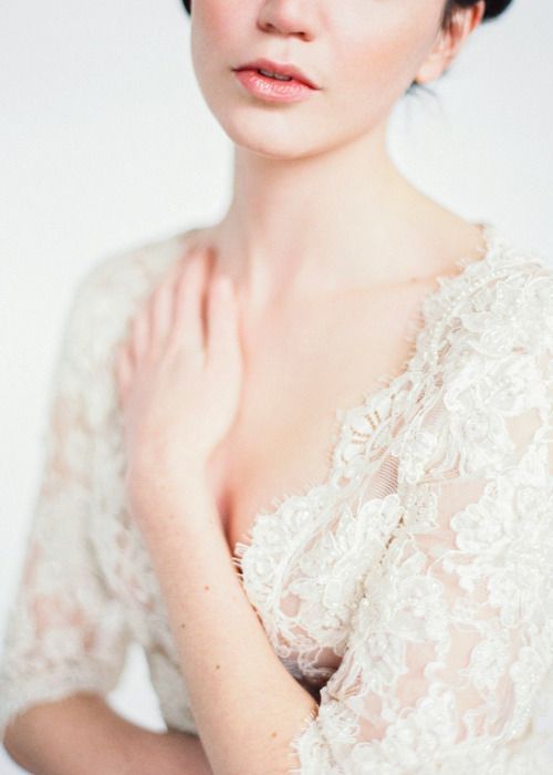 "I Want to Feel Romantic Even Under My Dress ♡ Heart-Fluttering Bride's Lingerie Look"にて紹介している画像