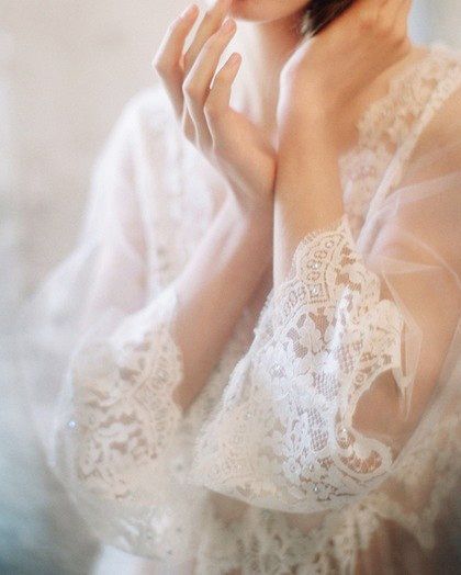"I Want to Feel Romantic Even Under My Dress ♡ Heart-Fluttering Bride's Lingerie Look"にて紹介している画像