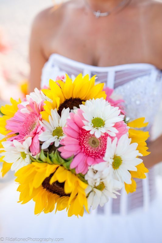 I Will Only Gaze at You ♡ How About a Sunflower Bouquet for the Upcoming Season?にて紹介している画像