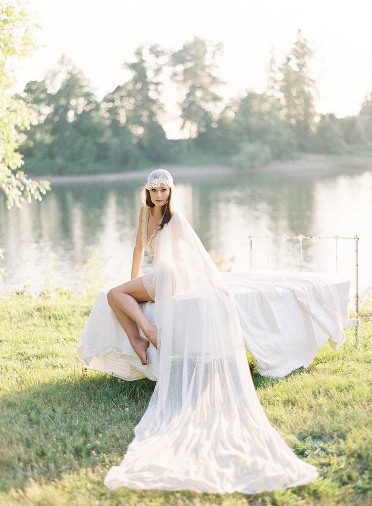 "I Want to Feel Romantic Even Under My Dress ♡ Heart-Fluttering Bride's Lingerie Look"にて紹介している画像