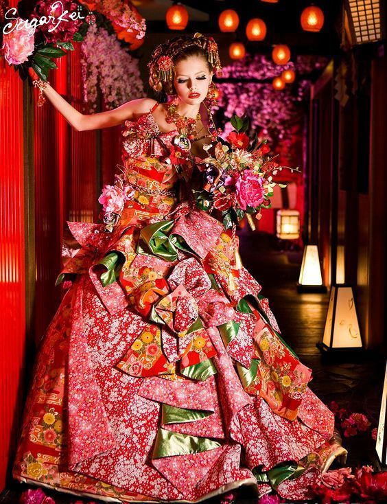 良いとこどりの和×洋♡ちょっと気になる、華やか『和柄ドレス』で斬新なお色直しはいかが？にて紹介している画像