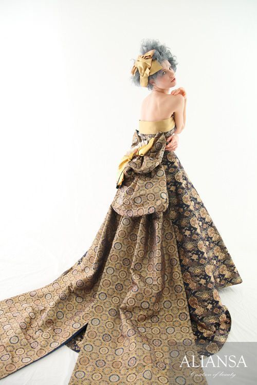 良いとこどりの和×洋♡ちょっと気になる、華やか『和柄ドレス』で斬新なお色直しはいかが？にて紹介している画像