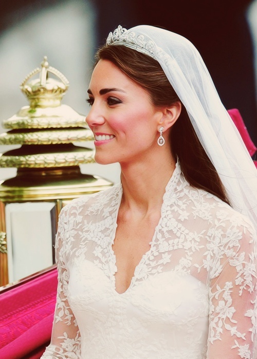 The New Princess of the UK: Catherine's Bride Look is Adorably Transformative♡にて紹介している画像