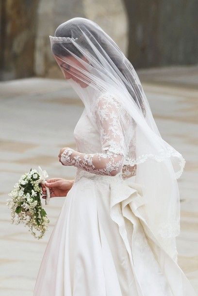 The New Princess of the UK: Catherine's Bride Look is Adorably Transformative♡にて紹介している画像