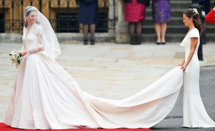 The New Princess of the UK: Catherine's Bride Look is Adorably Transformative♡にて紹介している画像