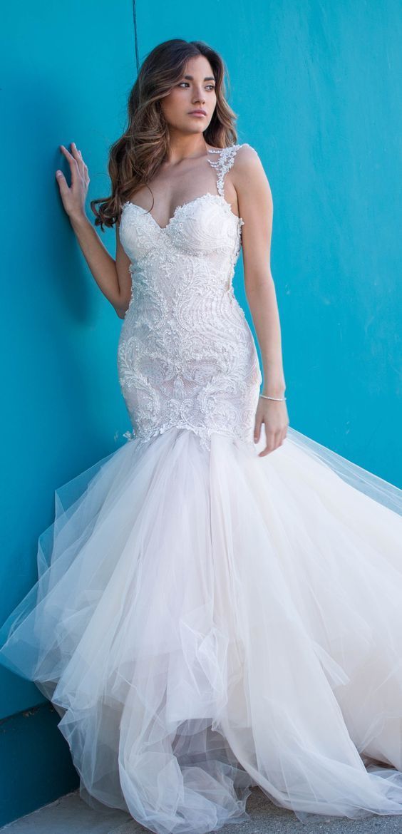 "Chic, Elegant, and Sexy: A Collection of Adult Dresses - Wedding Dress Edition"にて紹介している画像