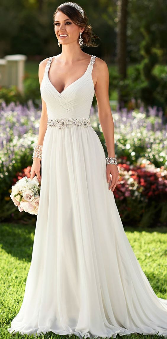 "Chic, Elegant, and Sexy: A Collection of Adult Dresses - Wedding Dress Edition"にて紹介している画像