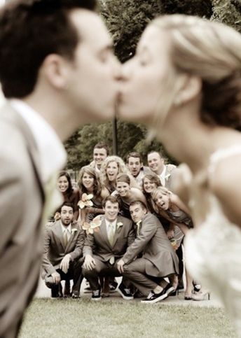 "Let’s Capture a Memorable Group Photo! A Guide to Taking 'Group Photos' After the Ceremony ♡"にて紹介している画像