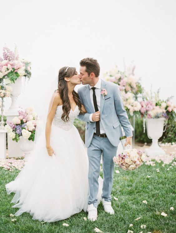 "Let’s Capture a Memorable Group Photo! A Guide to Taking 'Group Photos' After the Ceremony ♡"にて紹介している画像