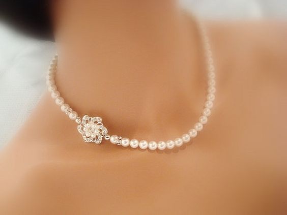 女性の魅力を引き出す魔法の石♡身につけるだけで上品になれる〔真珠ネックレス〕のコーデまとめ＊にて紹介している画像