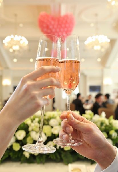 【結婚式DIY】乾杯グラス用に手作りしたい！可愛いグラスドレスのデザイン12選＊にて紹介している画像