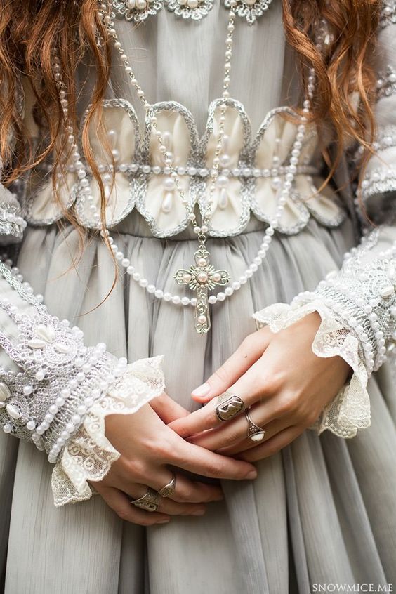 女性の魅力を引き出す魔法の石♡身につけるだけで上品になれる〔真珠ネックレス〕のコーデまとめ＊にて紹介している画像