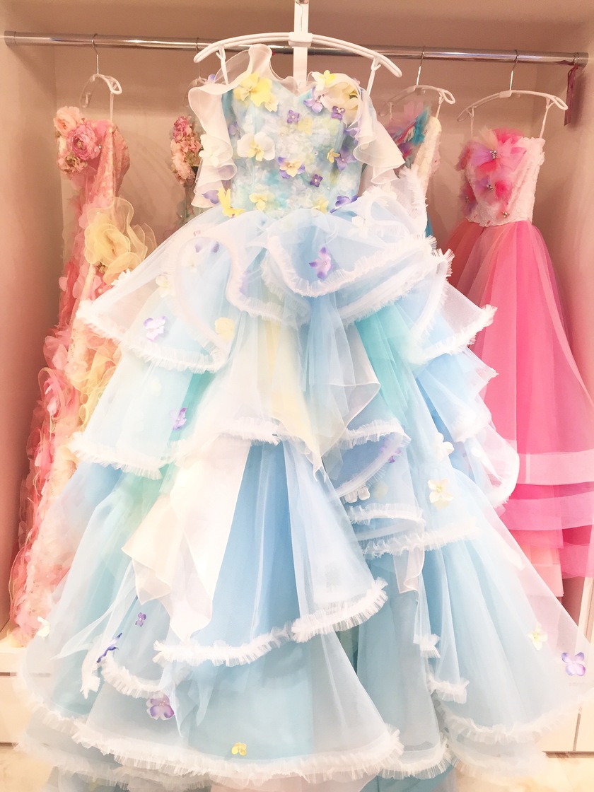 "Complete Showcase of Adorable New Dresses from THEHANY 2016 with Try-On Report!"にて紹介している画像