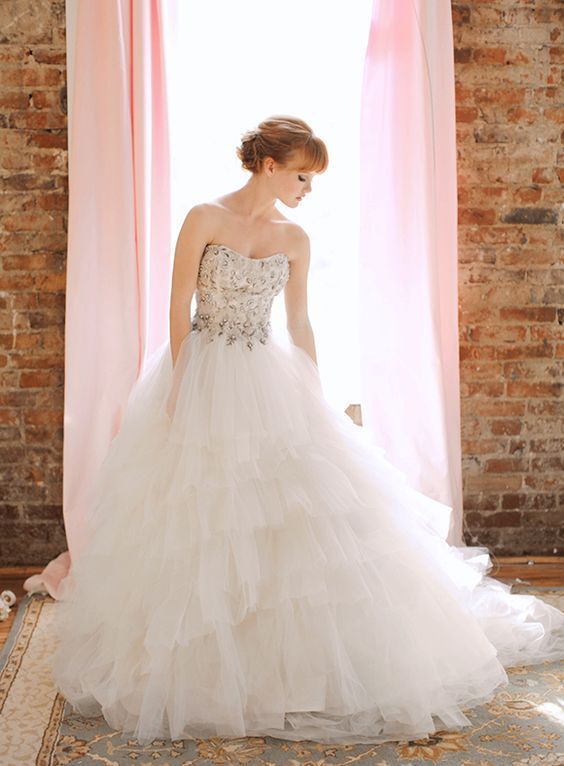 ＼Dresses, Favors, Photographers Too!／ Why Are the Costs So High? An Explanation of Why Wedding Venues Charge "Import Fees"＊にて紹介している画像