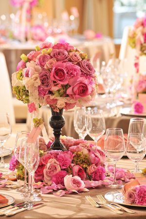 ＼婚纱、伴手礼、摄影师全都有！／为什么会这么贵？解读婚礼场地的【携带费用】原因＊にて紹介している画像