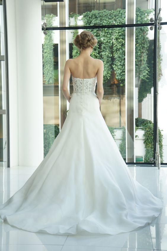 Which Will You Choose? Exploring the Pros and Cons of "Beauty" Care to Consider Before Your Wedding!にて紹介している画像