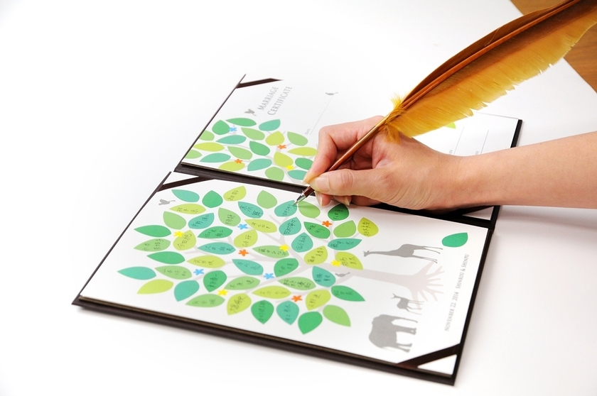 "Brides Who Don't Know About 'Varbe' Are Missing Out on Chic Overseas-Inspired Wedding Accessories!"にて紹介している画像