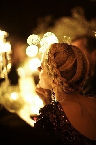 Braided Hairstyles for a Crown: A Collection of Naturally Elegant Arrangements ♡にて紹介している画像