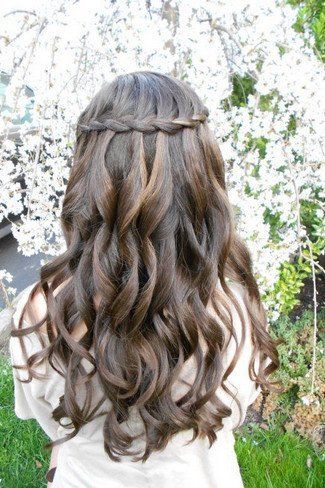 Braided Hairstyles for a Crown: A Collection of Naturally Elegant Arrangements ♡にて紹介している画像