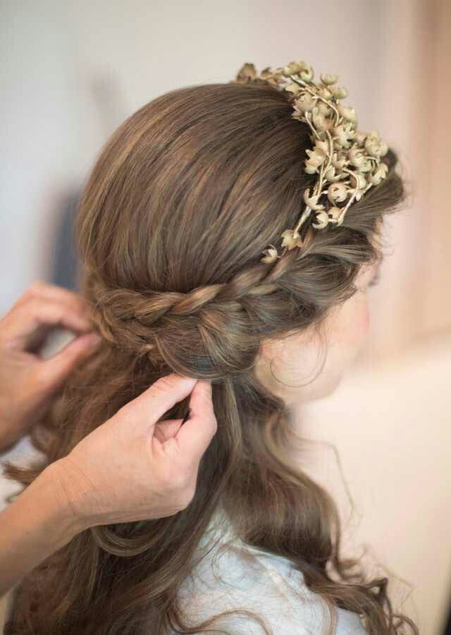 Braided Hairstyles for a Crown: A Collection of Naturally Elegant Arrangements ♡にて紹介している画像