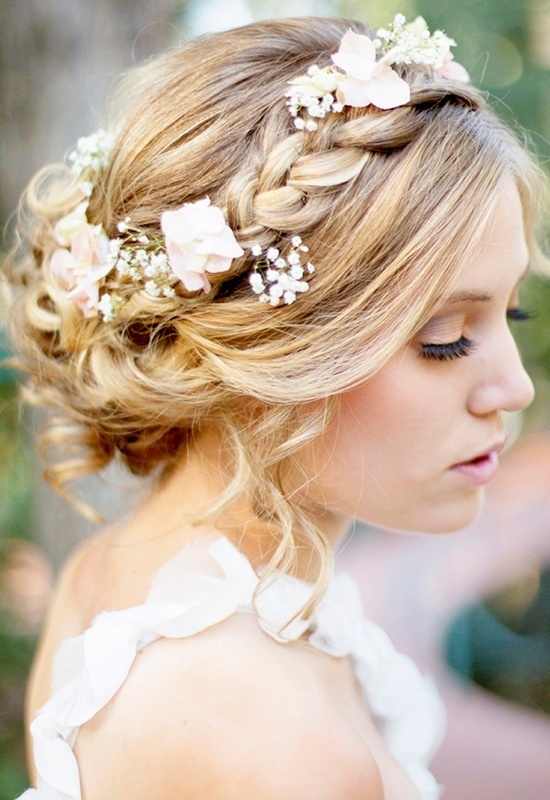 Braided Hairstyles for a Crown: A Collection of Naturally Elegant Arrangements ♡にて紹介している画像