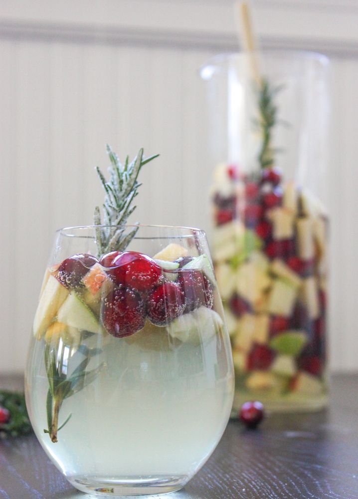 Perfect Drinks for Christmas: Charming Ideas for Easy Entertaining!にて紹介している画像