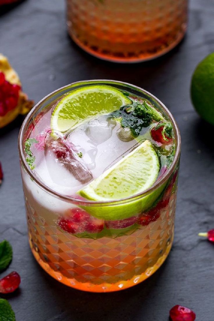 Perfect Drinks for Christmas: Charming Ideas for Easy Entertaining!にて紹介している画像