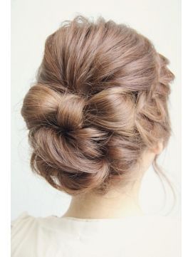 "Essential Etiquette for Summer Wedding Attire: A Guide for Guests"にて紹介している画像