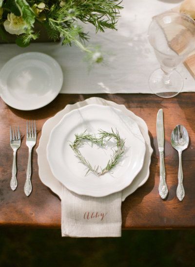 Simplicity Is Key: Chic and Fresh Table Setting Ideasにて紹介している画像