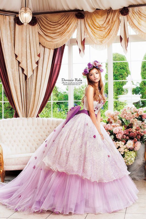 Romantic and Glamorous: The Adorably Beautiful Floral Patterns of Wedding Dresses ♡にて紹介している画像