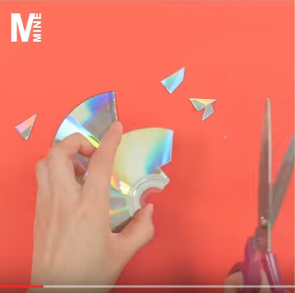 너무 멋진 신부 DIY! CD 뒷면으로 만드는 '레인보우 포토 프레임'이 반짝이고 귀여워♡にて紹介している画像