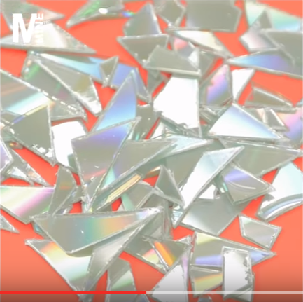 너무 멋진 신부 DIY! CD 뒷면으로 만드는 '레인보우 포토 프레임'이 반짝이고 귀여워♡にて紹介している画像