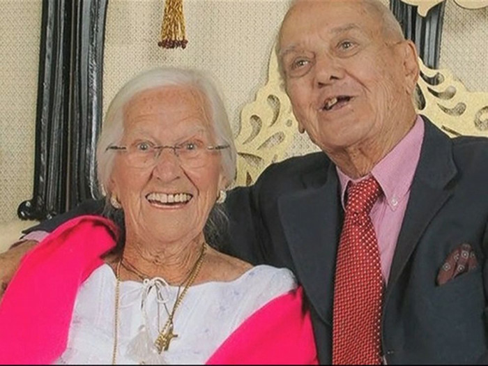 From First Love at Age 8 to Their Final Breath: A Heartwarming True Story of an Elderly Couple's 88 Years of Life Togetherにて紹介している画像