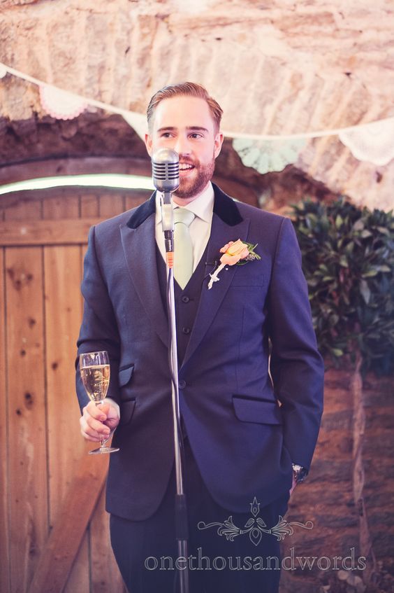 結婚式を支えてくれる人 司会をプロにお願いをするなら男性or女性どっちを選ぶ Marry マリー