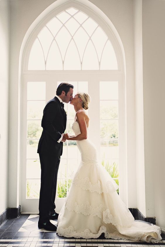 絶対にエレガントな雰囲気になれる＊美しさに磨きが掛かる写真の撮り方〔窓際ショット〕に思わずうっとり♡にて紹介している画像