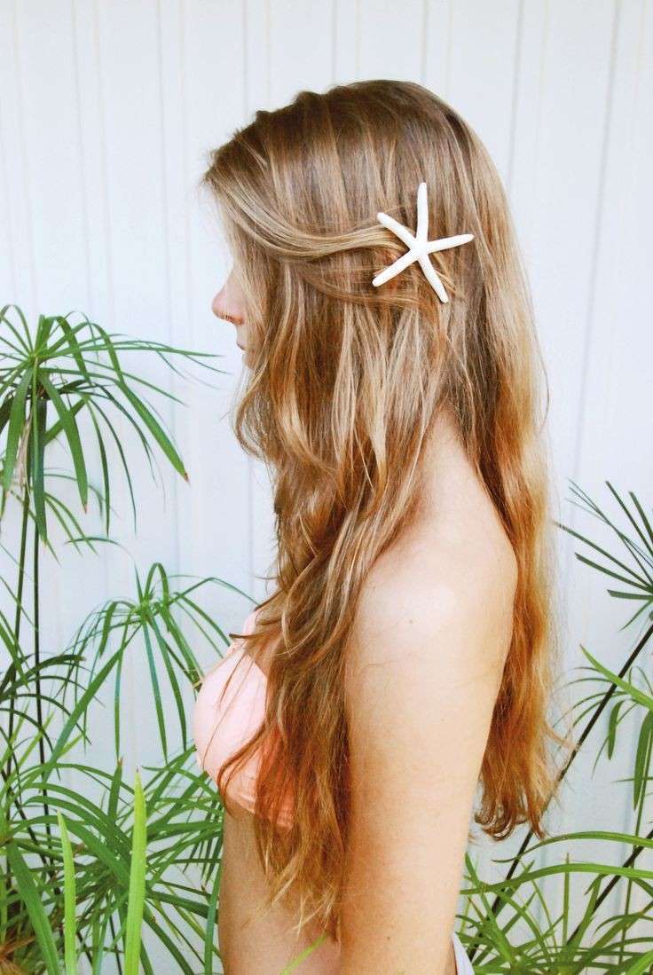 Feel Like a Mermaid: Adorable Bridal Hair with Starfish for Summer Weddings ✡にて紹介している画像