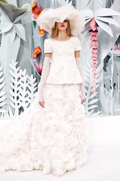 女の子の一生の憧れ・・・♡10つのハイブランドのウェディングドレス特集＊にて紹介している画像