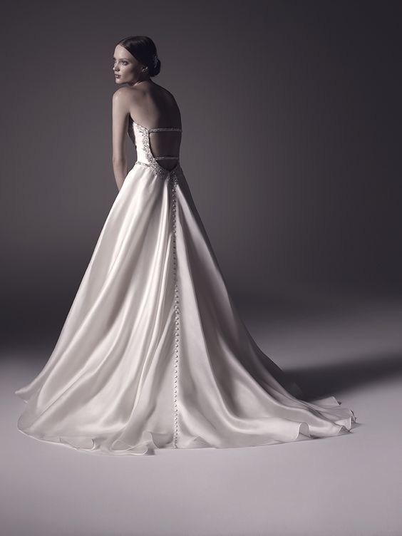 女の子の一生の憧れ・・・♡10つのハイブランドのウェディングドレス特集＊にて紹介している画像