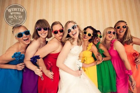 会場のみんながハッピーな気分♡「レインボーウェディング」で虹色に出来るウェディング小物まとめ＊にて紹介している画像