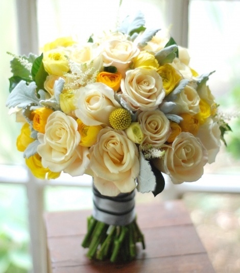 "Spring Preview: A Bright and Happy Wedding with a Girlish Yellow Rose Bouquet"にて紹介している画像