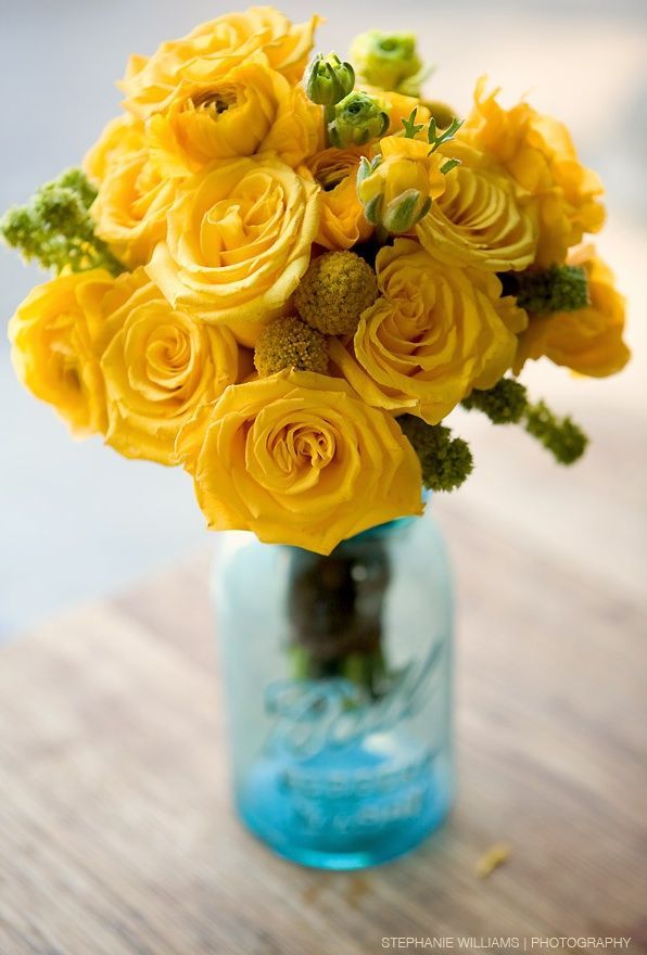 "Spring Preview: A Bright and Happy Wedding with a Girlish Yellow Rose Bouquet"にて紹介している画像