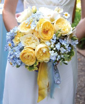 "Spring Preview: A Bright and Happy Wedding with a Girlish Yellow Rose Bouquet"にて紹介している画像
