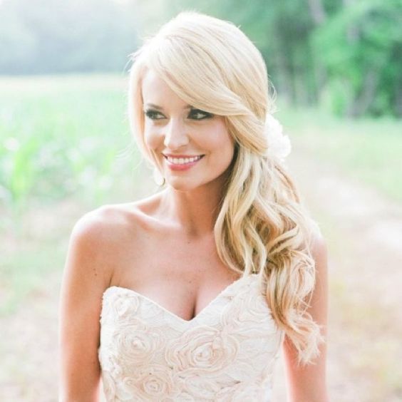 "Major Hair Type Categories: A Compilation of 5 Classic and Cute Bridal Hair Arrangements"にて紹介している画像