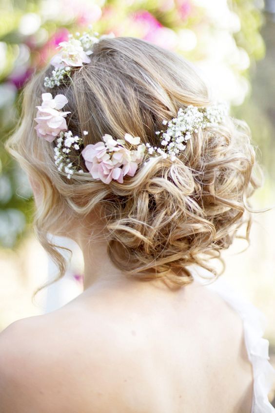 "Major Hair Type Categories: A Compilation of 5 Classic and Cute Bridal Hair Arrangements"にて紹介している画像