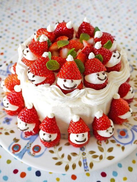 "Ruby-Like Radiance: Adorable Wedding Cake Abundant with Strawberries ♡"にて紹介している画像