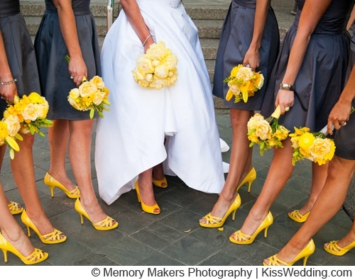 "Spring Preview: A Bright and Happy Wedding with a Girlish Yellow Rose Bouquet"にて紹介している画像