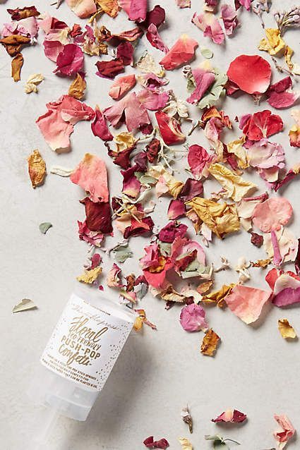 Essential DIY Items for a Trendy Overseas Party: A Collection of Things to Include in Your Push Pop Confetti♡にて紹介している画像